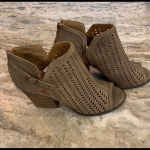 Jellypop Sandals Size 10